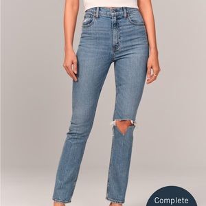 Abercrombie 90s slim straight jean. Worn still in great condition. Size 29s